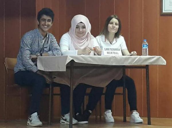 Eskişehir İl Milli Eğitim Müdürlüğü tarafından okullar arası düzenlenen münazara yarışmalarında okulumuz öğrencileri ilçemizi temsil ettiler.